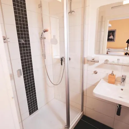 לינה וארוחת בוקר Echternacher Hof